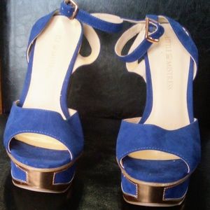 LITTLE MISTRESS Blue and Gold Trim Heel Shoe